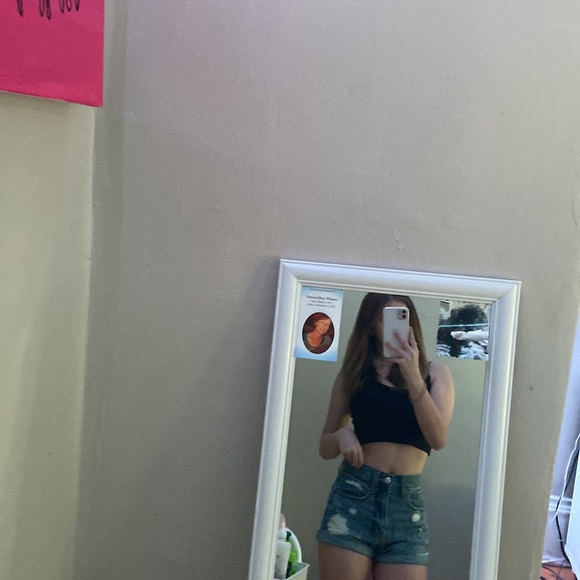 These are very cute Aeropostale shorts ! Size: 0 - Picture 2 of 2